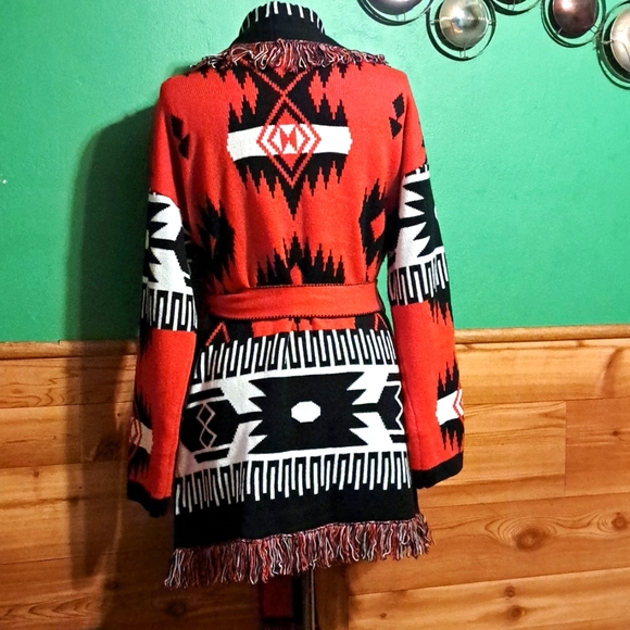 Akira Sweater - Picture 3 of 5